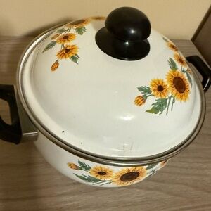 Vintage Sunflower Enamel Cookware Pans w/ Lids – Set of 2 – Retro Floral